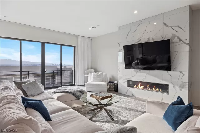 MLS: 2511755 Condo For Sale
