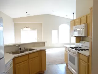 Photo #4: 2511762 Listing 