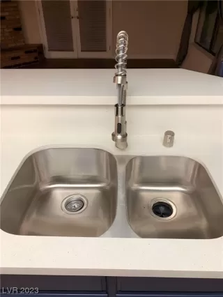 Photo #5: 2511769 Listing