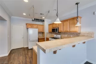 Photo #5: 2511808 Listing 