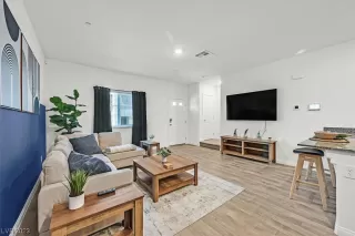 Photo #2: 2511929 Listing 