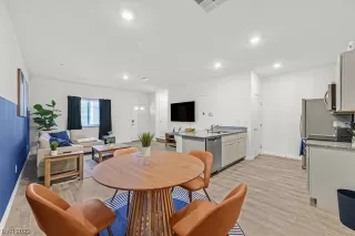 Photo #6: 2511929 Listing 