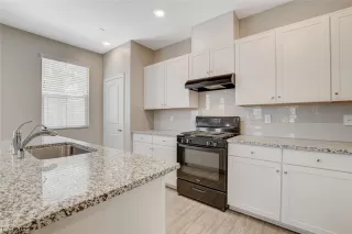 Photo #4: 2512018 Listing 