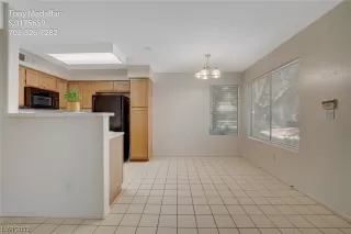 Photo #5: 2512020 Listing 