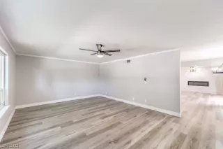 Photo #2: 2512027 Listing