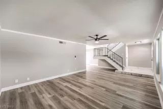 Photo #5: 2512027 Listing