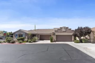 Photo #1: 2512033 Listing