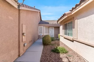 Photo #2: 2512033 Listing