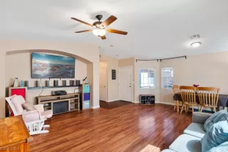 Photo #3: 2512033 Listing