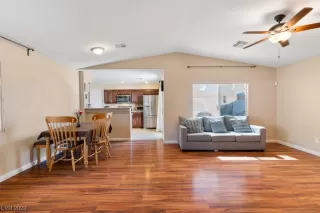 Photo #5: 2512033 Listing