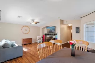 Photo #6: 2512033 Listing