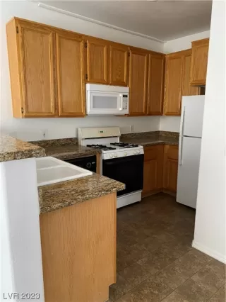 Photo #5: 2512046 Listing 