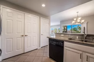 Photo #5: 2512054 Listing 