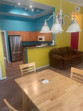 Photo #5: 2512059 Listing