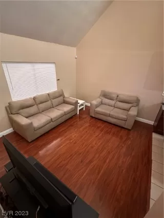 Photo #1: 2512079 Listing