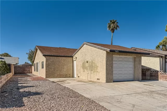 MLS: 2512111 Condo For Sale