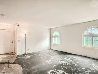 Photo #2: 2512136 Listing