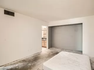 Photo #6: 2512136 Listing