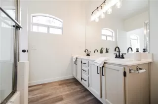 Photo #2: 2512150 Listing