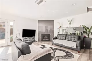 Photo #5: 2512177 Listing