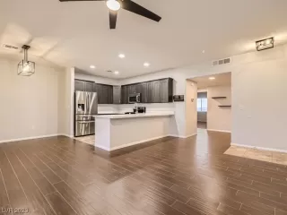 Photo #2: 2512205 Listing 