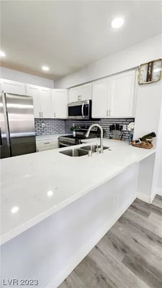 Photo #2: 2512221 Listing