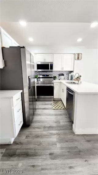 Photo #3: 2512221 Listing