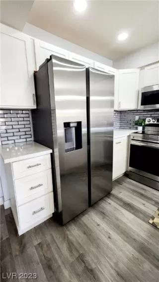 Photo #5: 2512221 Listing