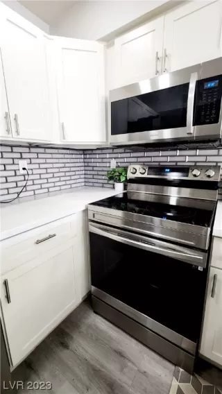 Photo #6: 2512221 Listing