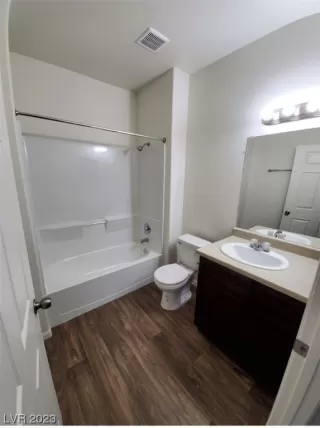 Photo #6: 2512295 Listing