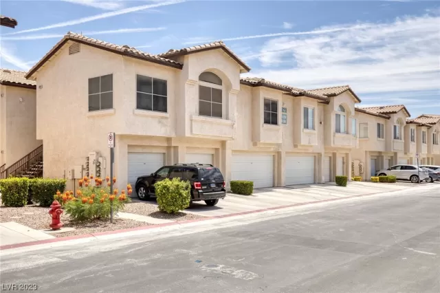 MLS: 2512299 Condo For Sale