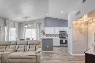 Photo #5: 2512299 Listing