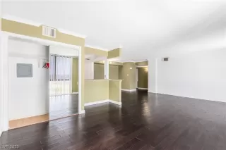 Photo #4: 2512304 Listing 