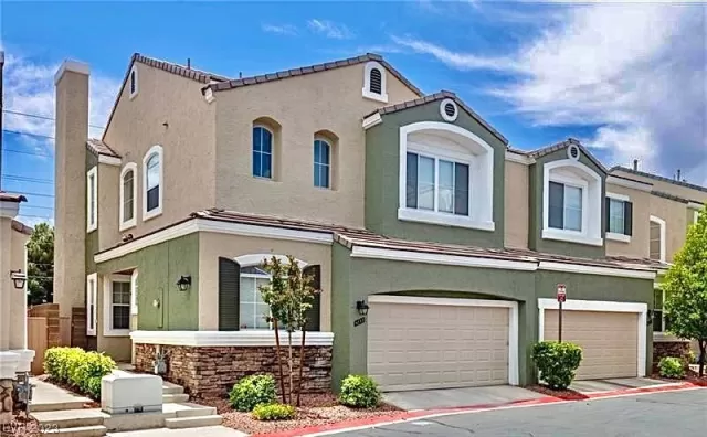 MLS: 2512308 Condo For Sale