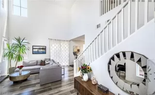 Photo #2: 2512308 Listing 