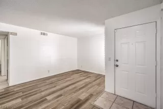 Photo #4: 2512309 Listing