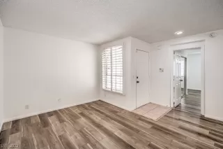 Photo #5: 2512309 Listing