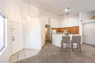 Photo #4: 2512360 Listing