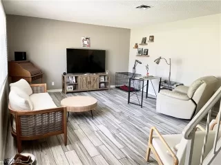 Photo #3: 2512367 Listing