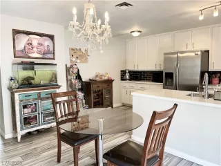 Photo #6: 2512367 Listing