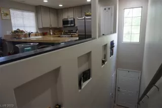 Photo #4: 2512401 Listing 