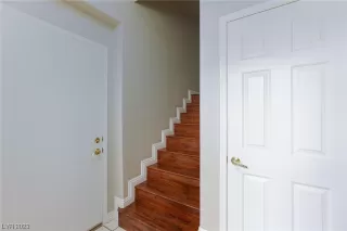 Photo #4: 2512418 Listing