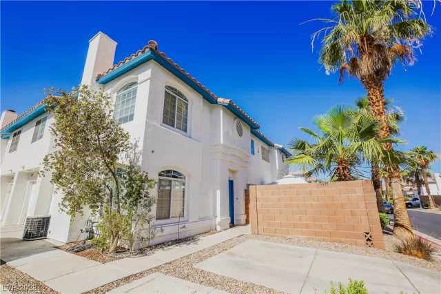 MLS: 2512448 Condo For Sale