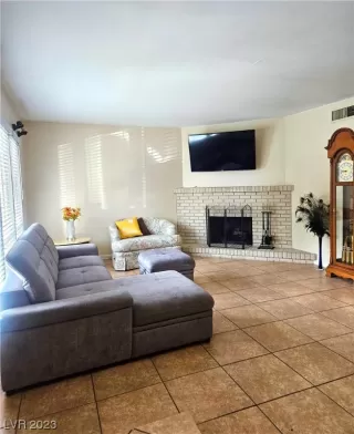 Photo #1: 2512457 Listing