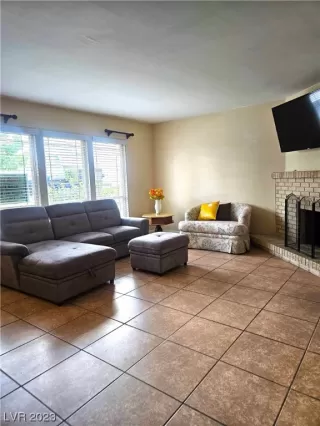 Photo #2: 2512457 Listing