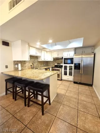 Photo #4: 2512457 Listing