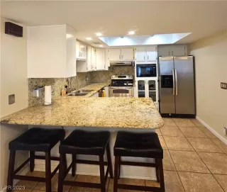 Photo #5: 2512457 Listing