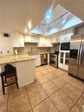 Photo #6: 2512457 Listing