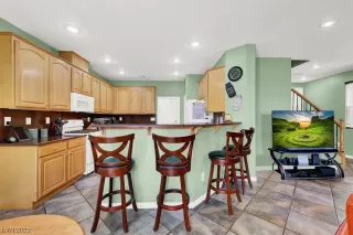 Photo #4: 2512466 Listing