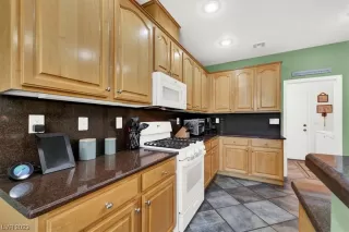 Photo #5: 2512466 Listing